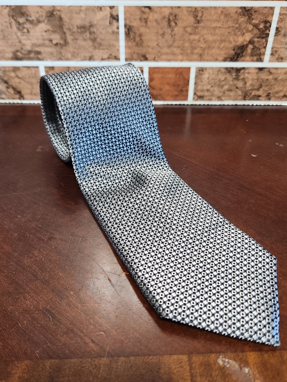 Men's Micro-Pattern Black and White Tie